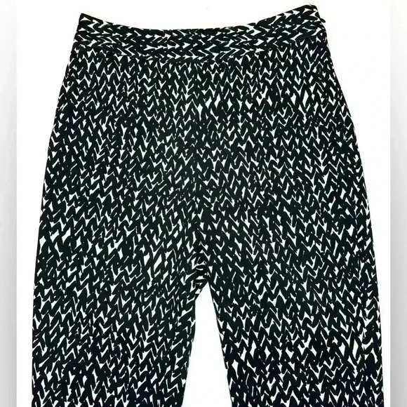 Express Womens Columnist Trouser - Size 0R Black and white abstract print - Picture 4 of 7